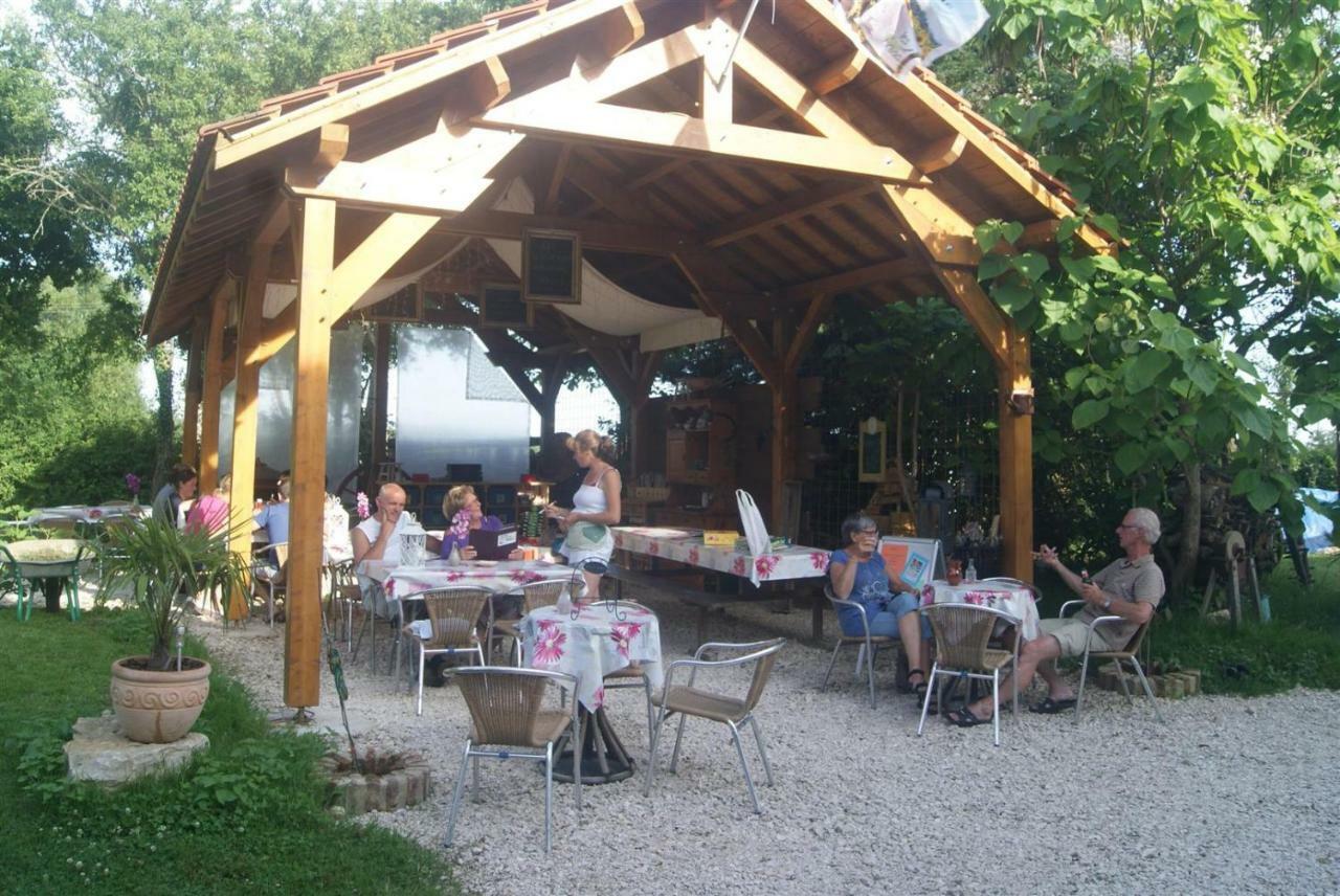 Montjay  Camping Les Arbois酒店 外观 照片